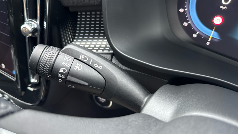 Volvo XC40 2.0 B3P Plus Dark 5dr Auto Petrol Estate